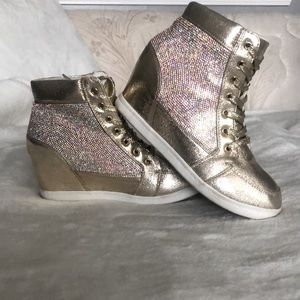 Woman’s wedge sneakers